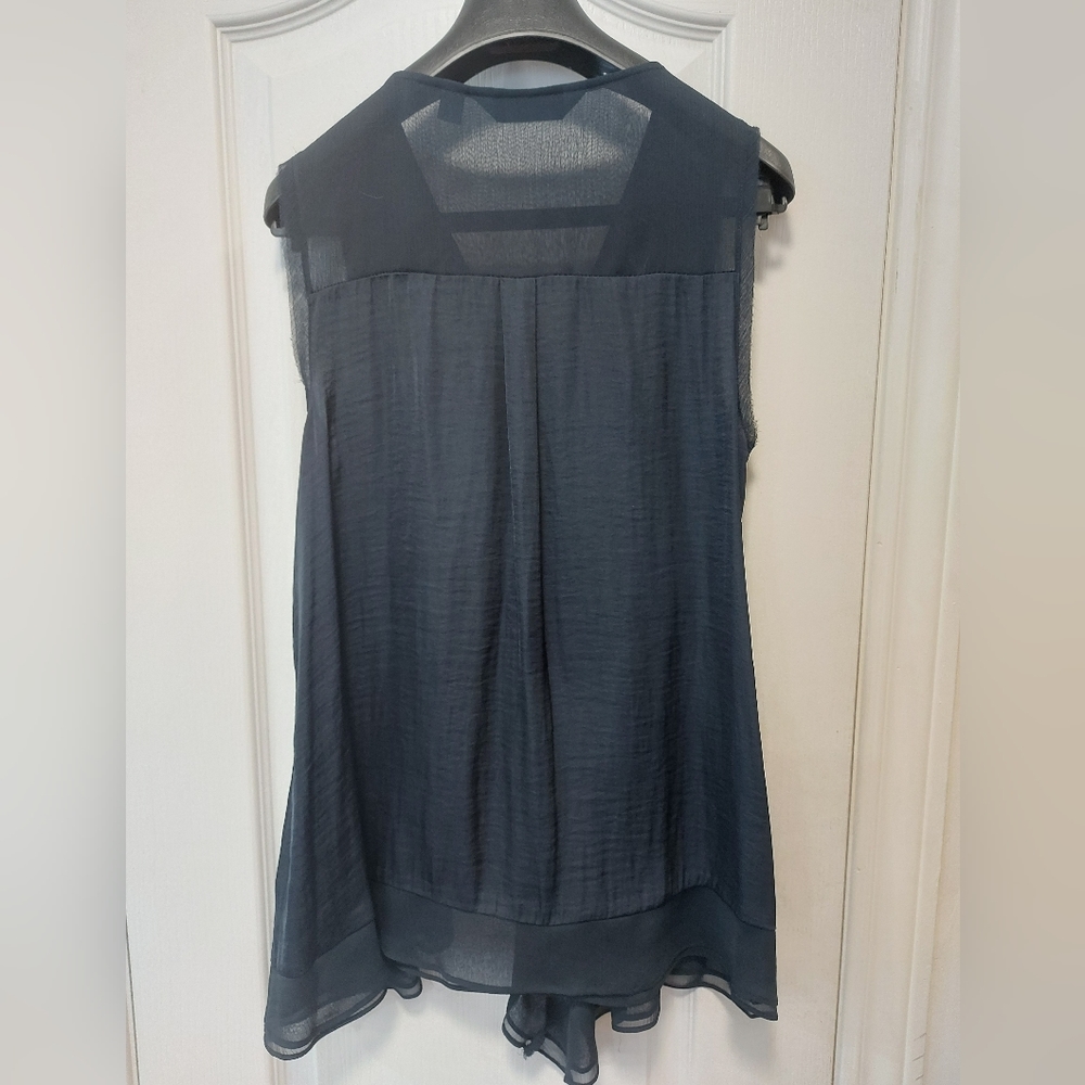 Vera Wang flowing tanl top